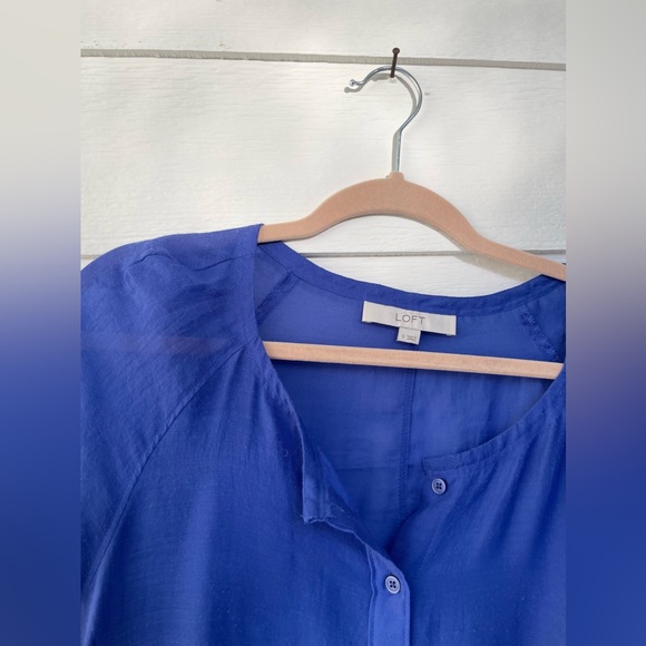 Ann Taylor LOFT blouse in a beautiful blue. Wear with jeans or business casual. - Picture 2 of 3
